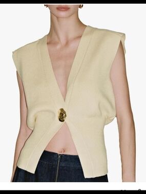 V-Neck Sleeveless Knit Tank with Gold Clasp in Pale Yellow